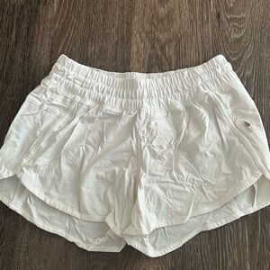 Lululemon short in white